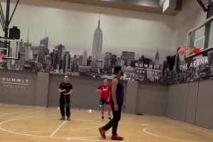 依然美如畫的投籃！安東尼球癮犯了，來指導(dǎo)一下年輕人！