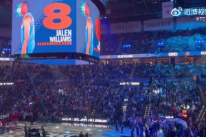 兩個多月來首次在主場打球！杰倫威今天賽前出場時受到球迷歡呼！