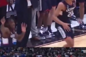 康大logo絕殺杜克后 主帥給裁判的碰頭殺殺氣真是夠狠！