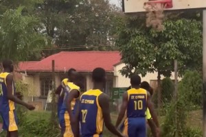 天賦炸裂?? 最簡陋的球場最殘暴的扣籃